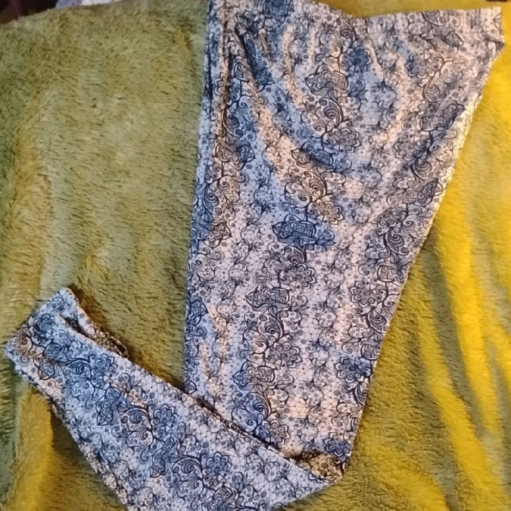 Leggings Depot Blue and White Patterned Jeggings
